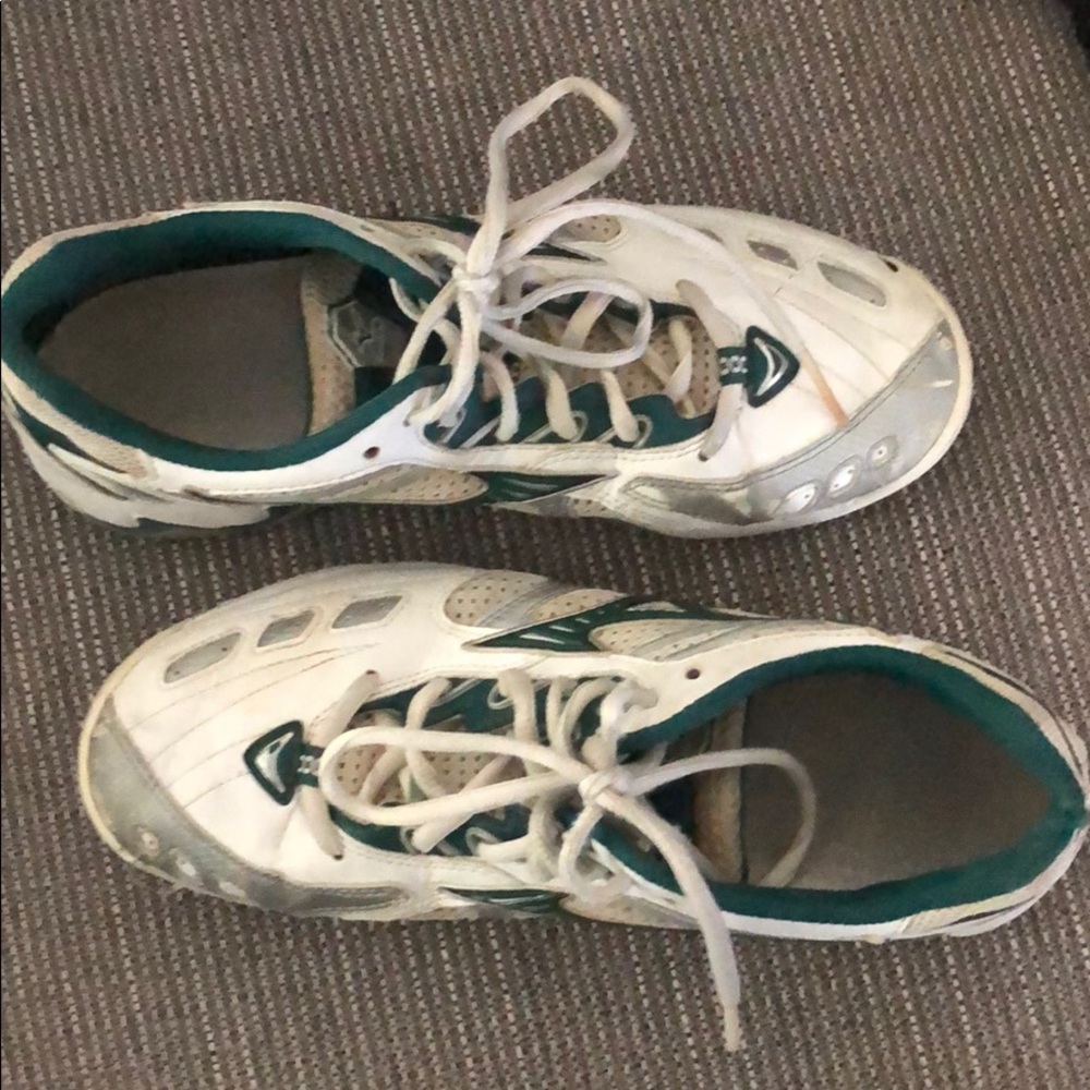 Volleyball shoes